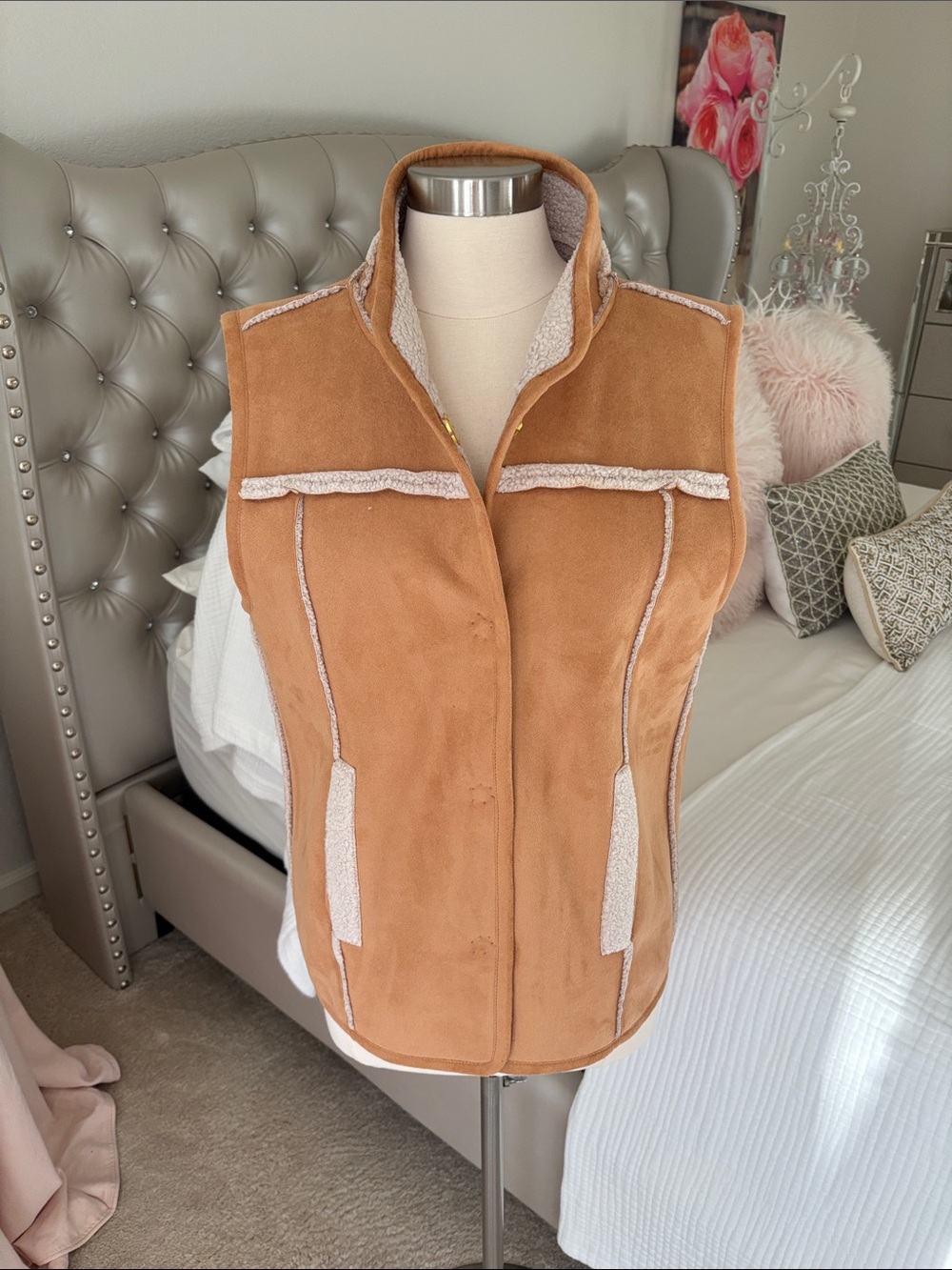Draper James Women's Suede-Look Sherpa Trim Vest - Tan